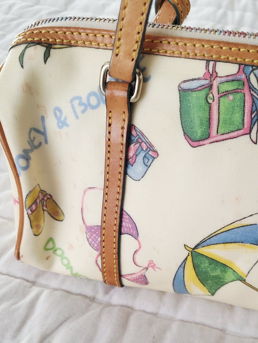 Dooney & Bourke Cream Barrel Crossbody with Multicolor Beach Print Rainbow Zip - Picture 10 of 16